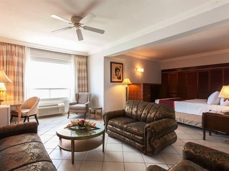 Ramada By Wyndham Princess Belize City Hotel Luaran gambar